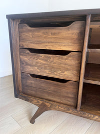 Vintage Dixie Mid Century Modern MCM Sculptural Lowboy Dresser or Credenza Sideboard with Six Drawers Perfect mid-century piece for an entertainment center, dresser, sideboard or sofa table. The legs are a mcm sculptural design made of solid oak.